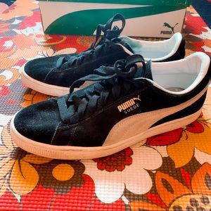 Classic black Puma Suedes sneaker. US womens 9/ mens 7.5 /EU 40